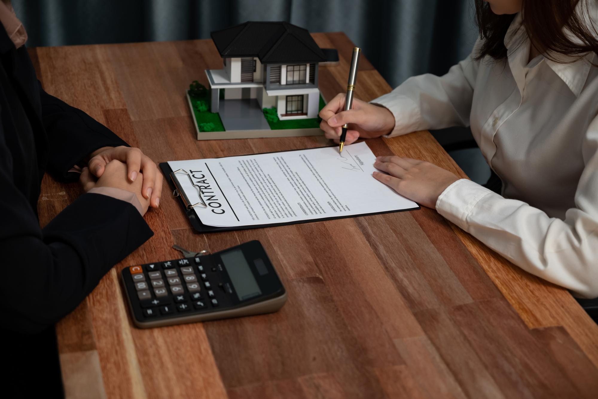Agent working on contract with client